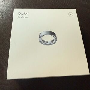 Oura Ring 4 in Silver